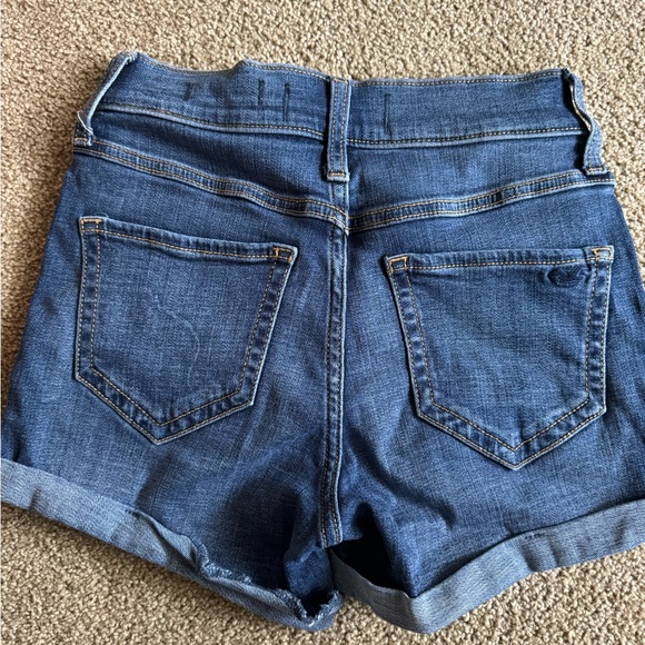 Used Hollister size 24 High rise 3 inch short. - Picture 2 of 3